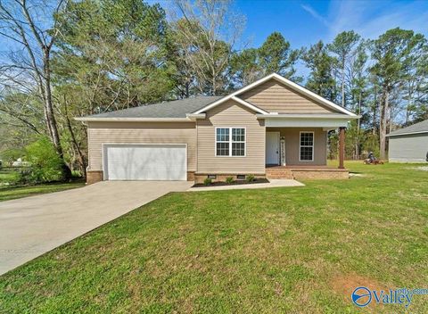 Photo of 507 Shaw Road NW, Hartselle, AL 35640 (MLS # 21912371)