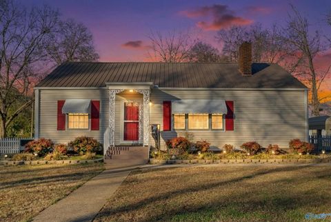 Homes For Sale - 1502 Tower Street<br/> Decatur, AL 35601