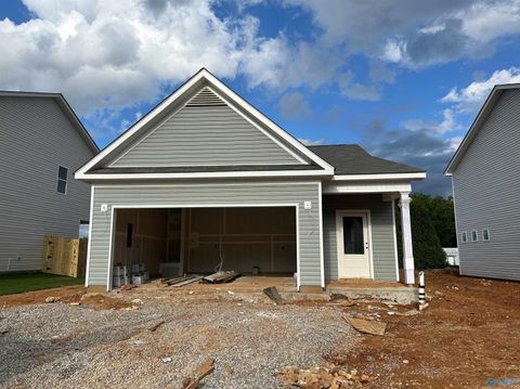 Homes For Sale - 7213 Fox Glen Circle<br/> Owens Cross Roads, AL 35763