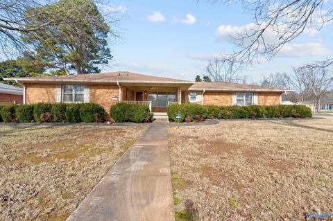 Photo of 4300 Clayrest Drive NW, Huntsville, AL 35816 (MLS # 21905770)
