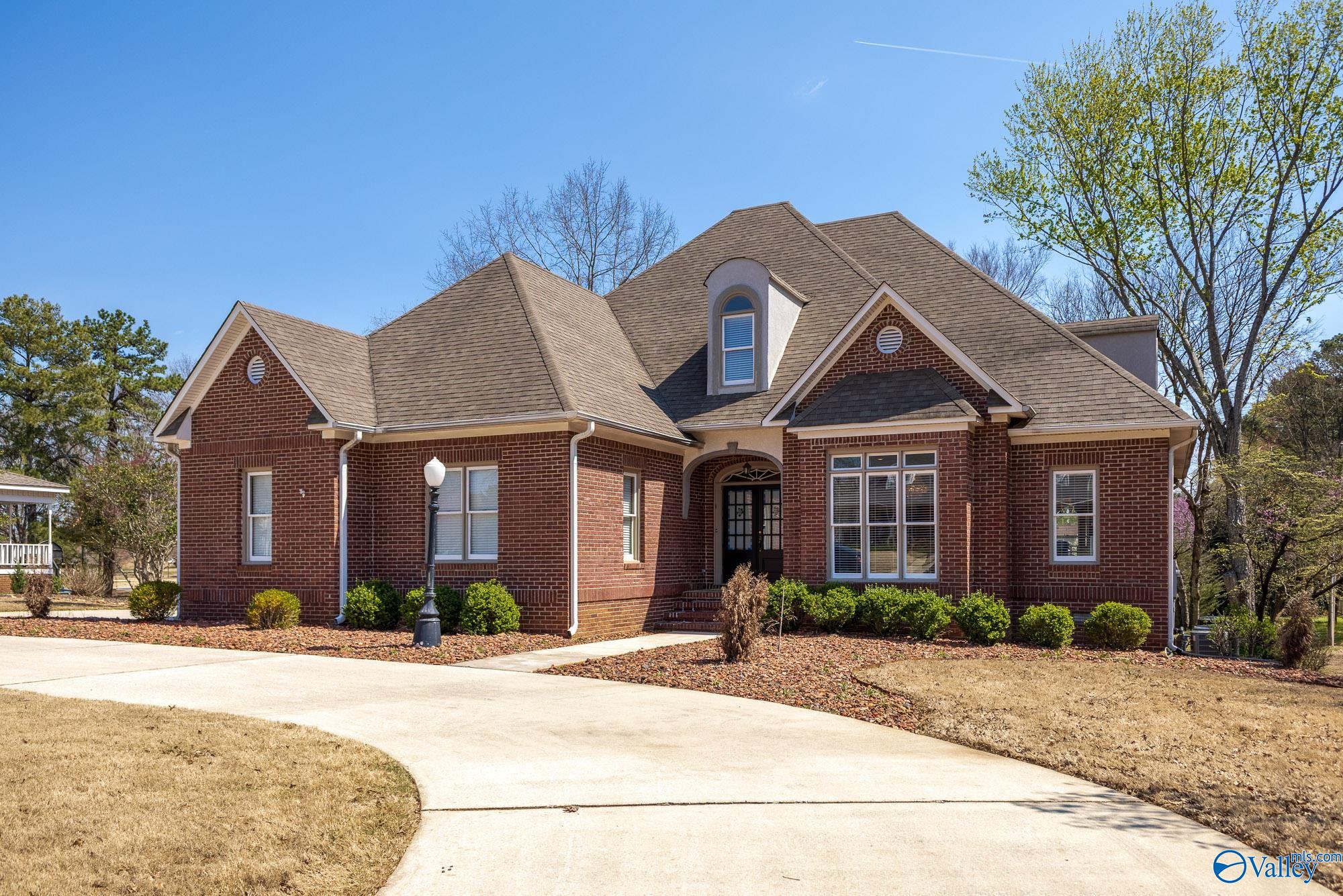 105 Lexington Drive, Athens, Alabama image 2