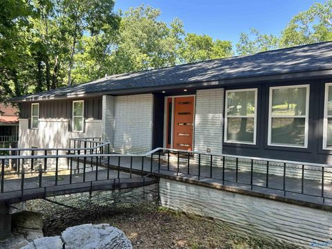 Homes For Sale - 2106 Apache Road<br/> Huntsville, AL 35810
