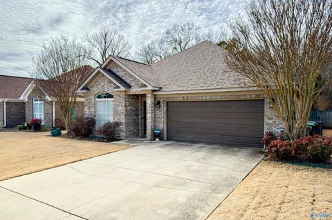 Photo of 1523 Oak Lea Road SW, Decatur, AL 35603 (MLS # 21909328)