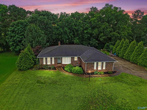 Homes For Sale - 104 Creighton Drive<br/> Athens, AL 35613
