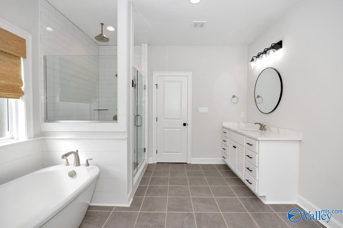 7652 Shaun Leslie Circle SE