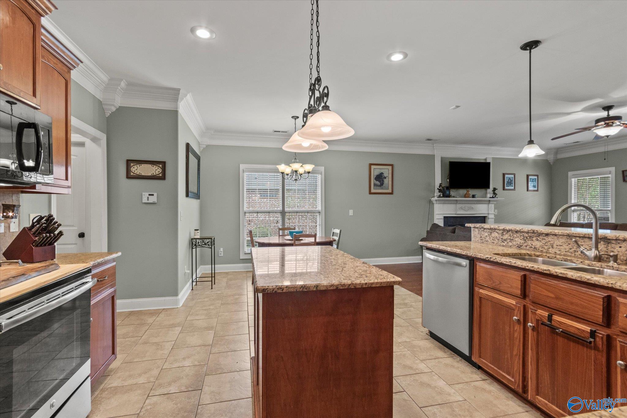 105 Sam Houston Cir, Madison, Alabama image 6