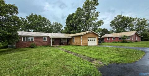 Homes For Sale - 283 Old Huntsville Road<br/> Fayetteville, TN 37334