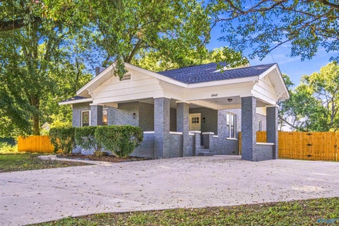 Homes For Sale - 1043 W Washington Street<br/> Athens, AL 35611