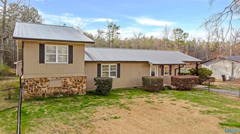 Photo of 10 Woodland Drive, Centre, AL 35960 (MLS # 21911620)