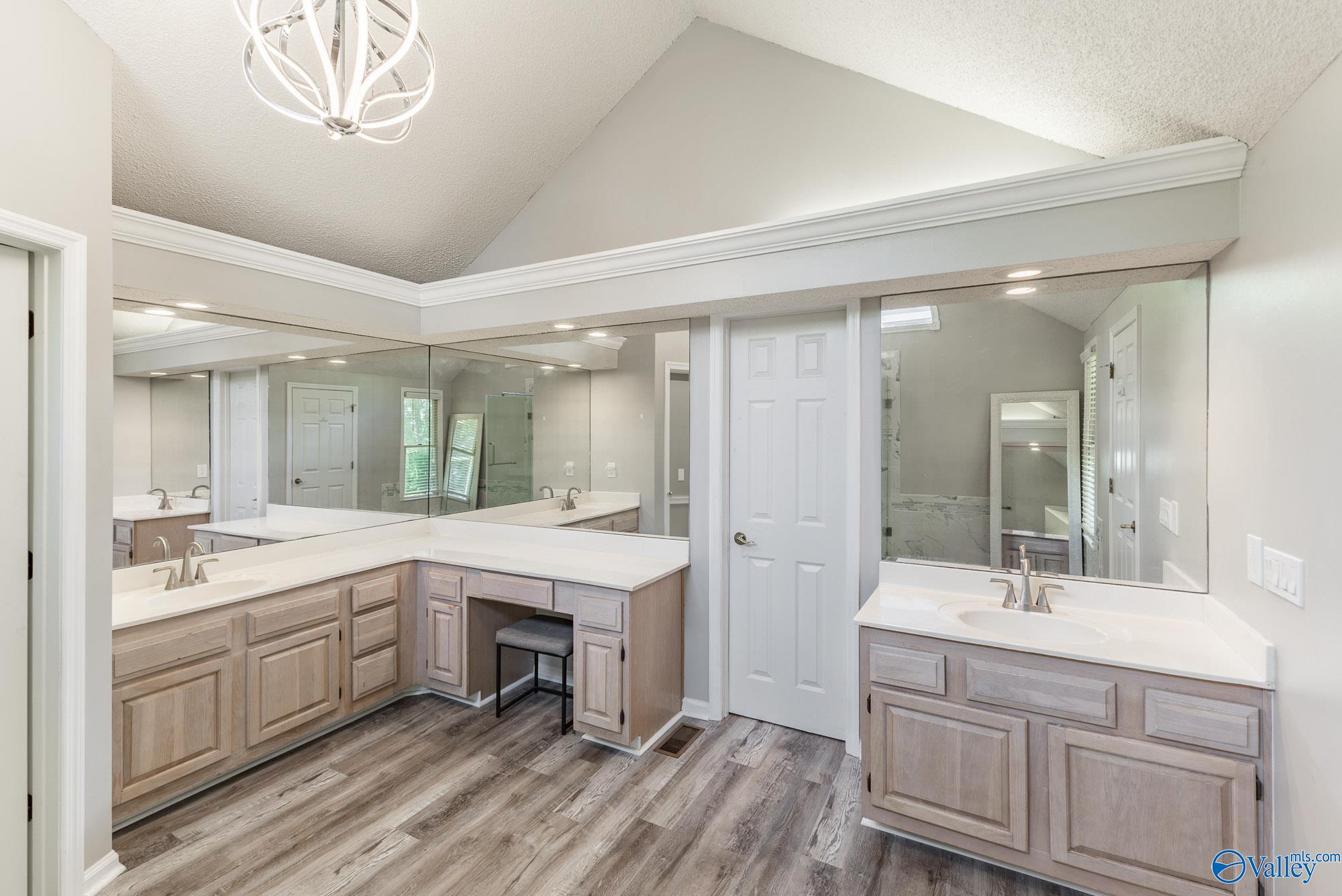 2024 Fairway Hills Drive, Huntsville, Alabama image 2
