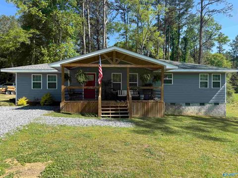 Homes For Sale - 501 Garrett Drive<br/> Centre, AL 35960