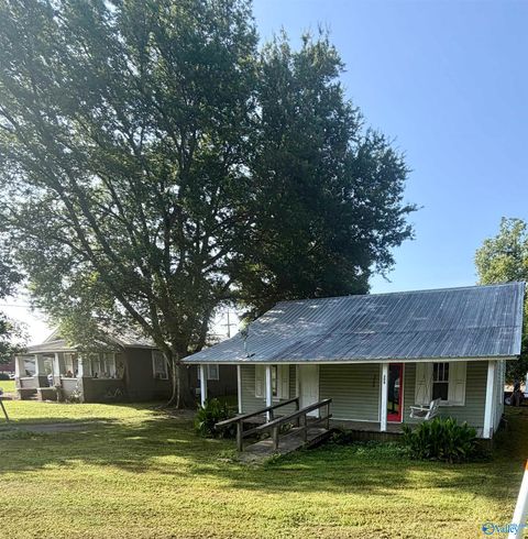 Homes For Sale - 308 Tennessee Street<br/> Courtland, AL 35618