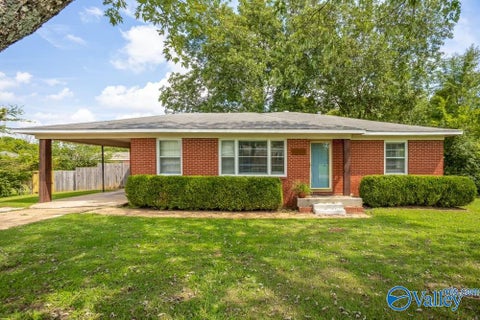Homes For Sale - 2406 Crestwood Drive<br/> Huntsville, AL 35805