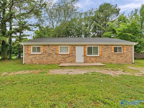 Homes For Sale - 1907 Catchings Drive<br/> Huntsville, AL 35806
