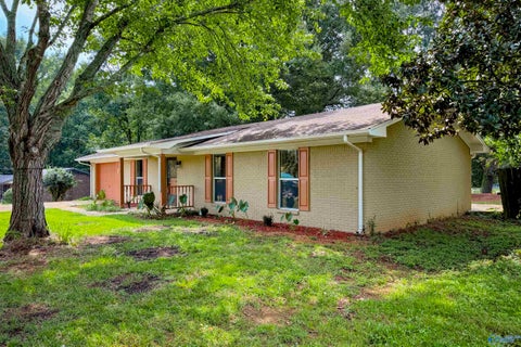 Homes For Sale - 19556 Nuclear Plant Road<br/> Tanner, AL 35671