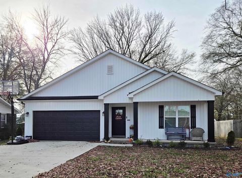 Photo of 405 Cedar Street, Hartselle, AL 35640 (MLS # 21905115)