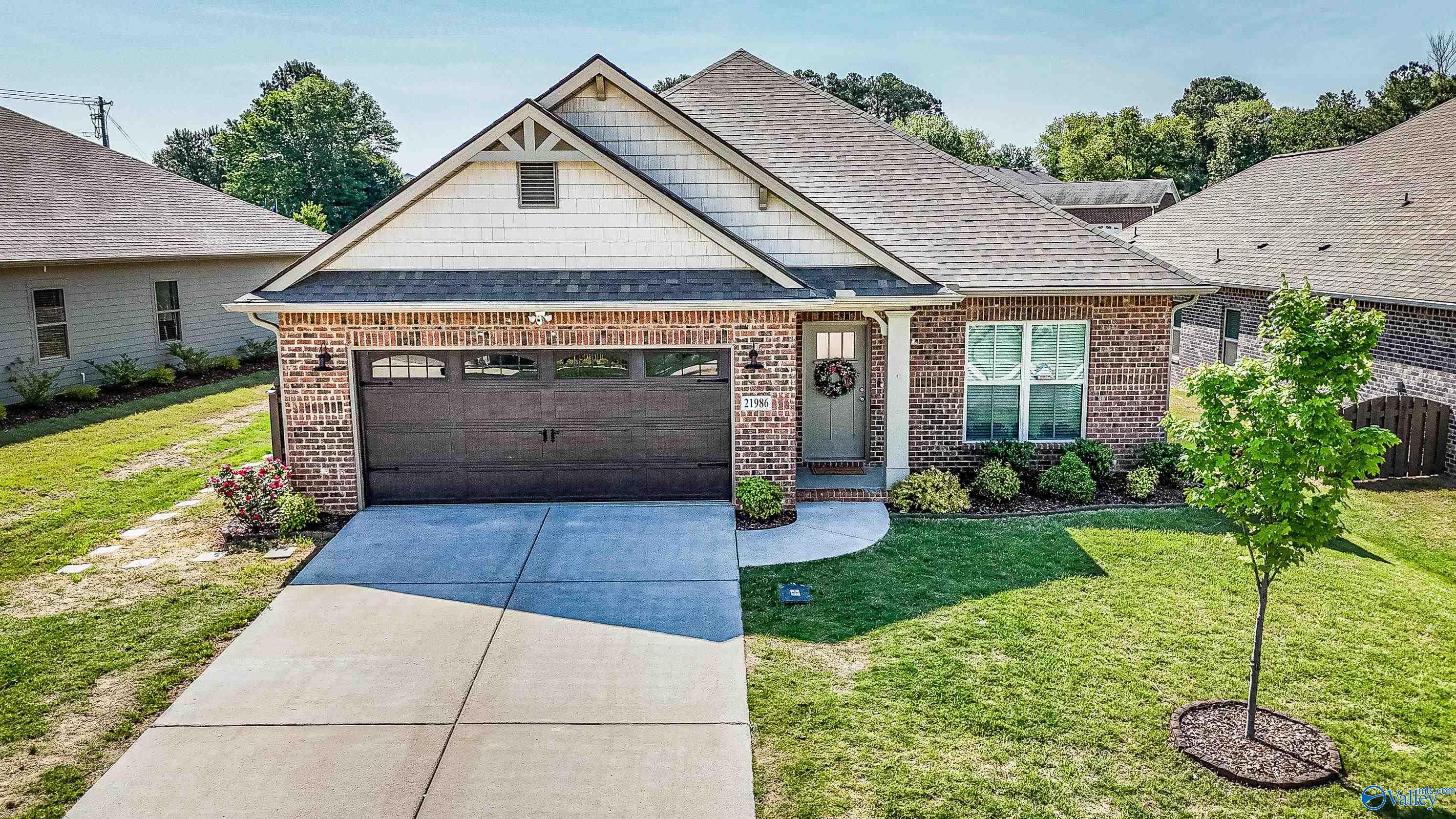 21986 Natures Cove Drive, Athens, Alabama image 1