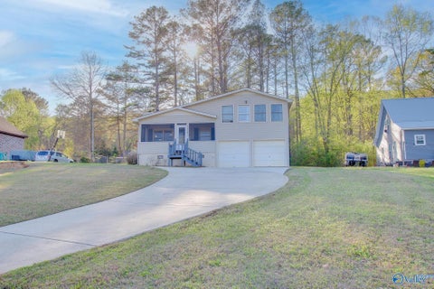 Homes For Sale - 1129 Honeycomb Road<br/> Grant, AL 35747
