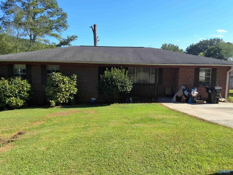 Homes For Sale - 1111 Mountain Brook Drive<br/> Gadsden, AL 35901