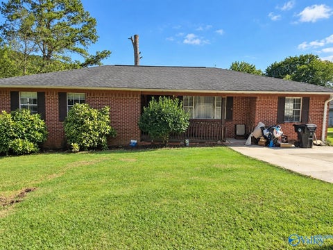Homes For Sale - 1111 Mountain Brook Drive<br/> Gadsden, AL 35901
