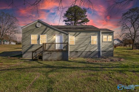 Photo of 1303 Blanche Drive, Boaz, AL 35957 (MLS # 21905654)