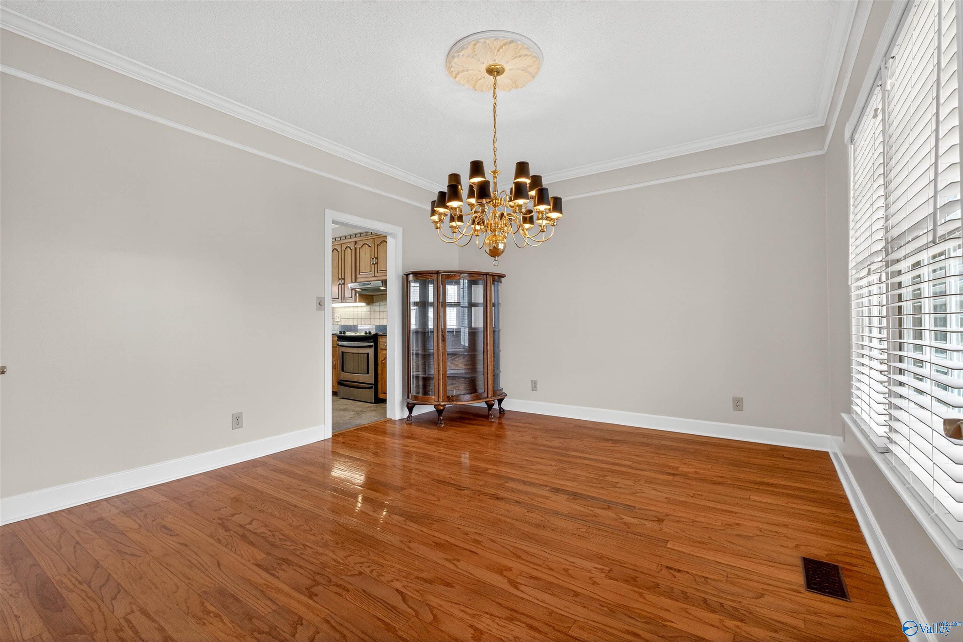 308 Mayfield Lane NE