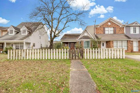 Photo of 2923 Mcdonald Drive, Decatur, AL 35603 (MLS # 21905380)