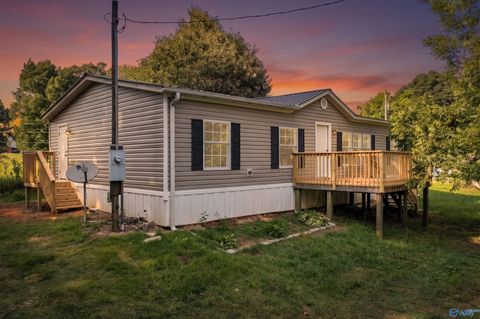 Mobile Home For Sale - 2076 Mountain View Drive<br/> Attalla, AL 35954