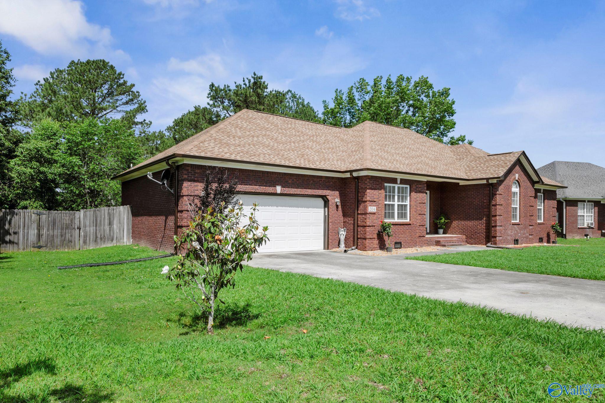 204 Chestnut Oak Circle, Owens Cross Roads, Alabama image 3