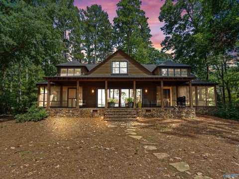 Homes For Sale - 718 Pine Island Circle<br/> Scottsboro, AL 35769