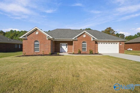 Homes For Sale - 112 Archered Way<br/> New Market, AL 35761