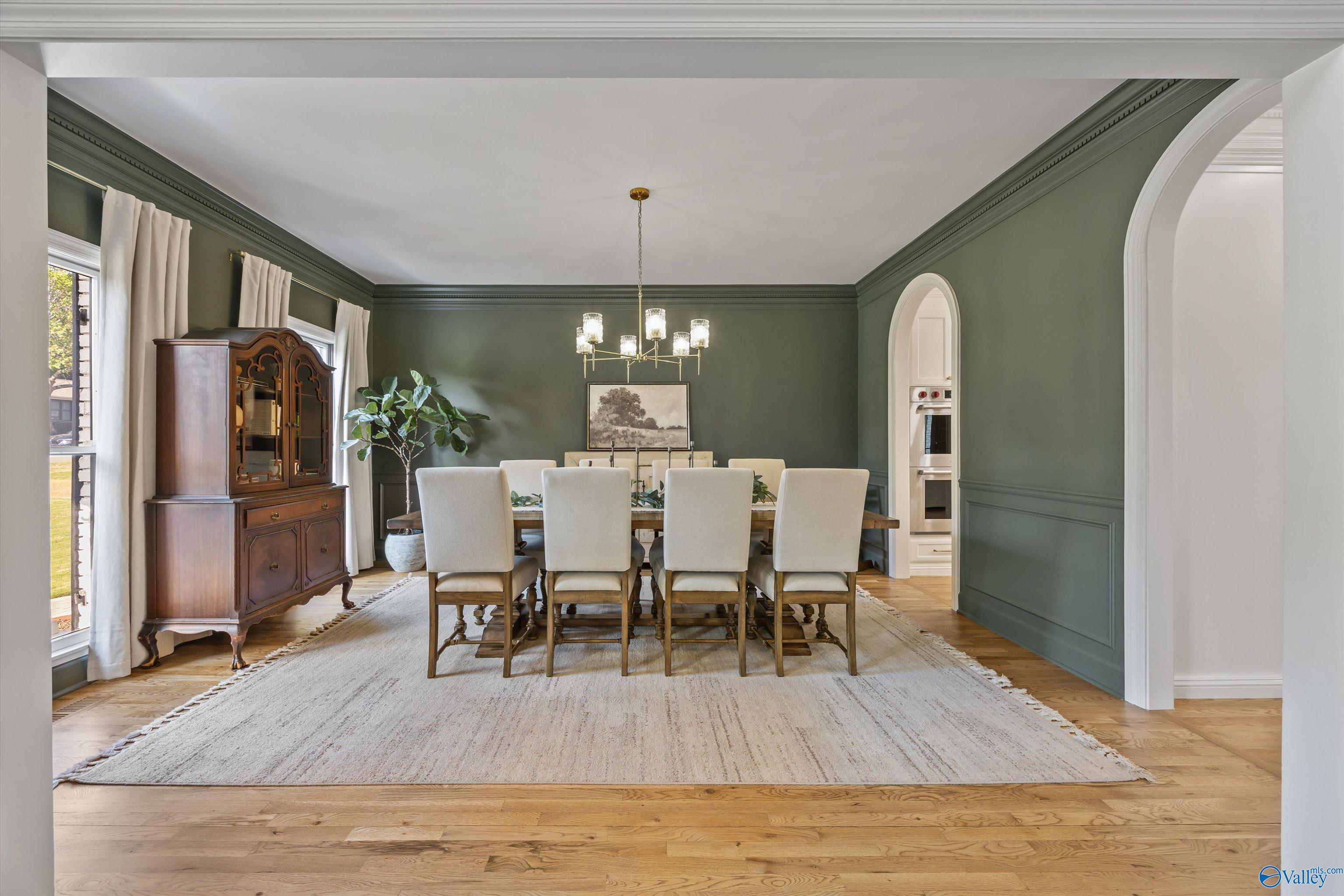 Huntsville, Alabama, 35802, United States, 5 Bedrooms Bedrooms, ,5 BathroomsBathrooms,Residential,Active,2037546