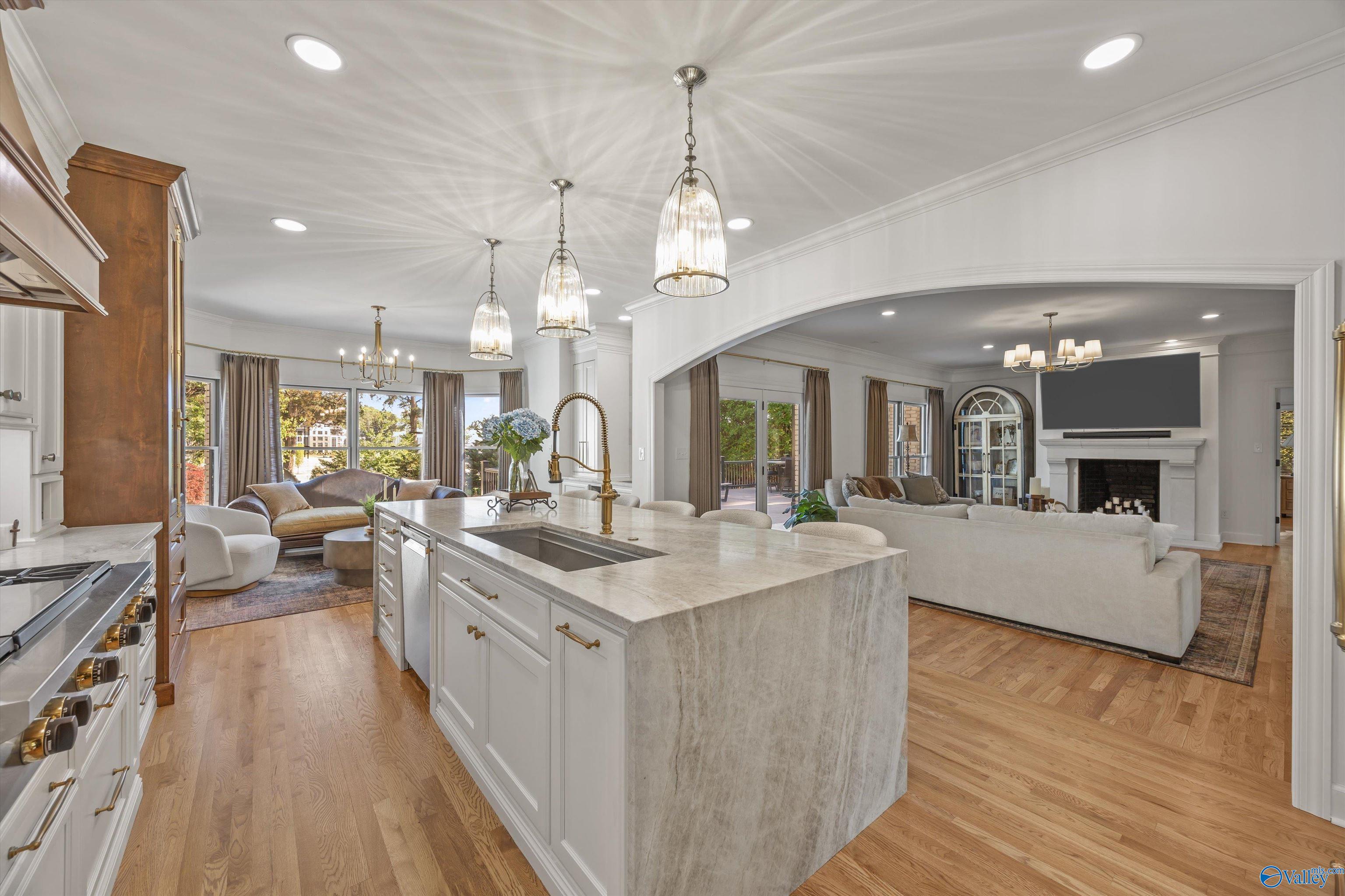Huntsville, Alabama, 35802, United States, 5 Bedrooms Bedrooms, ,5 BathroomsBathrooms,Residential,Active,2037546