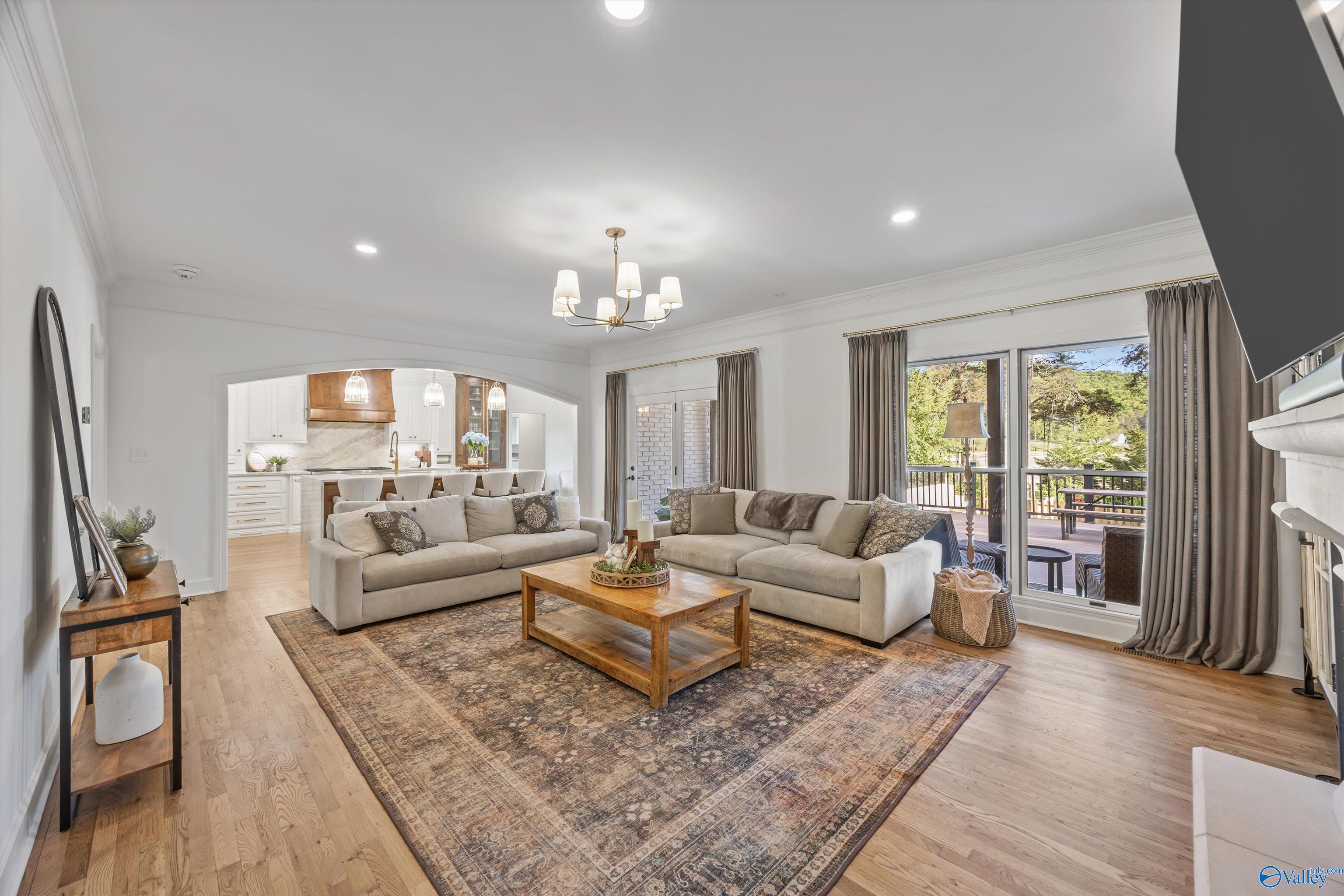 Huntsville, Alabama, 35802, United States, 5 Bedrooms Bedrooms, ,5 BathroomsBathrooms,Residential,Active,2037546