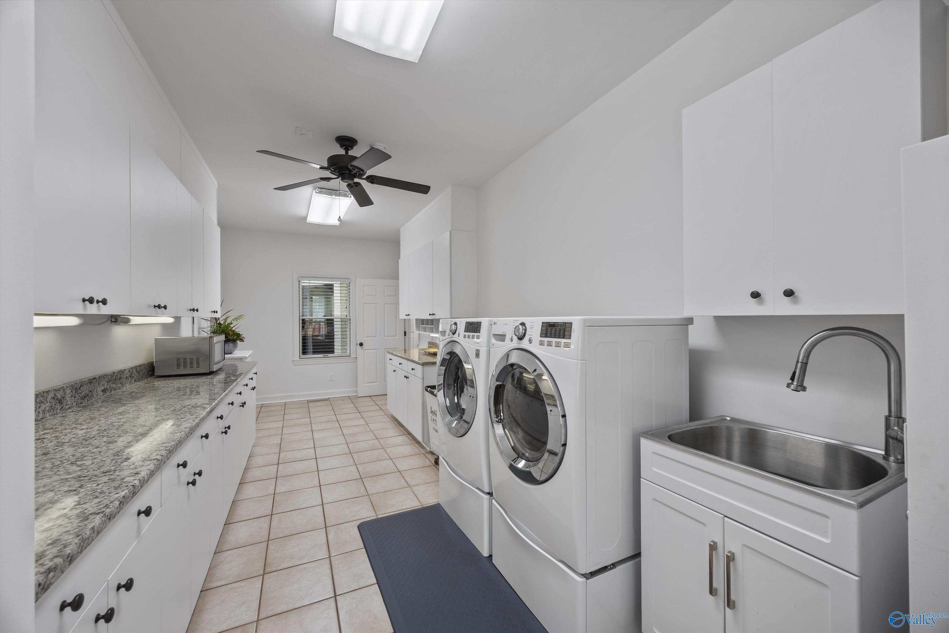 Huntsville, Alabama, 35802, United States, 5 Bedrooms Bedrooms, ,5 BathroomsBathrooms,Residential,Active,2037546
