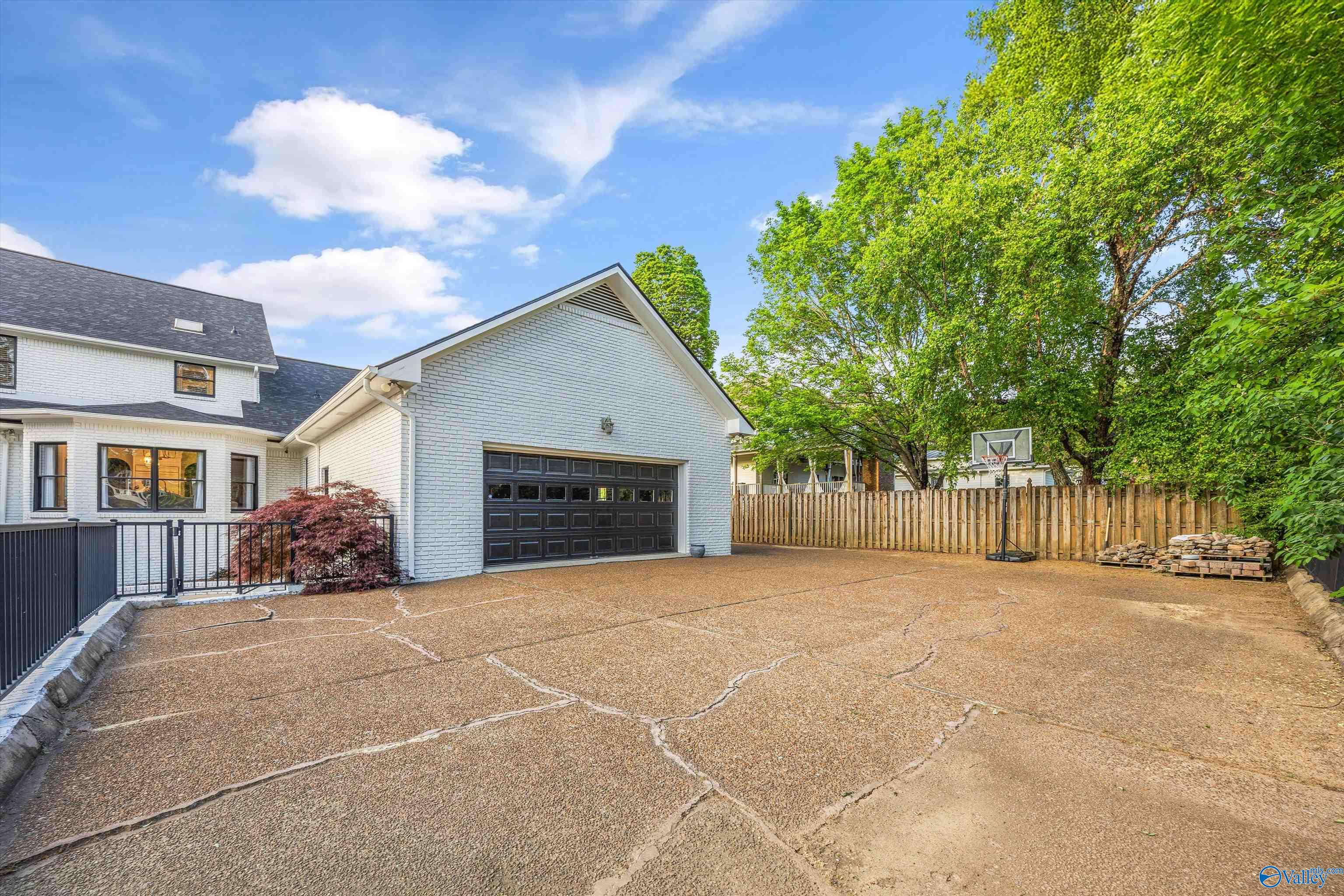 Huntsville, Alabama, 35802, United States, 5 Bedrooms Bedrooms, ,5 BathroomsBathrooms,Residential,Active,2037546