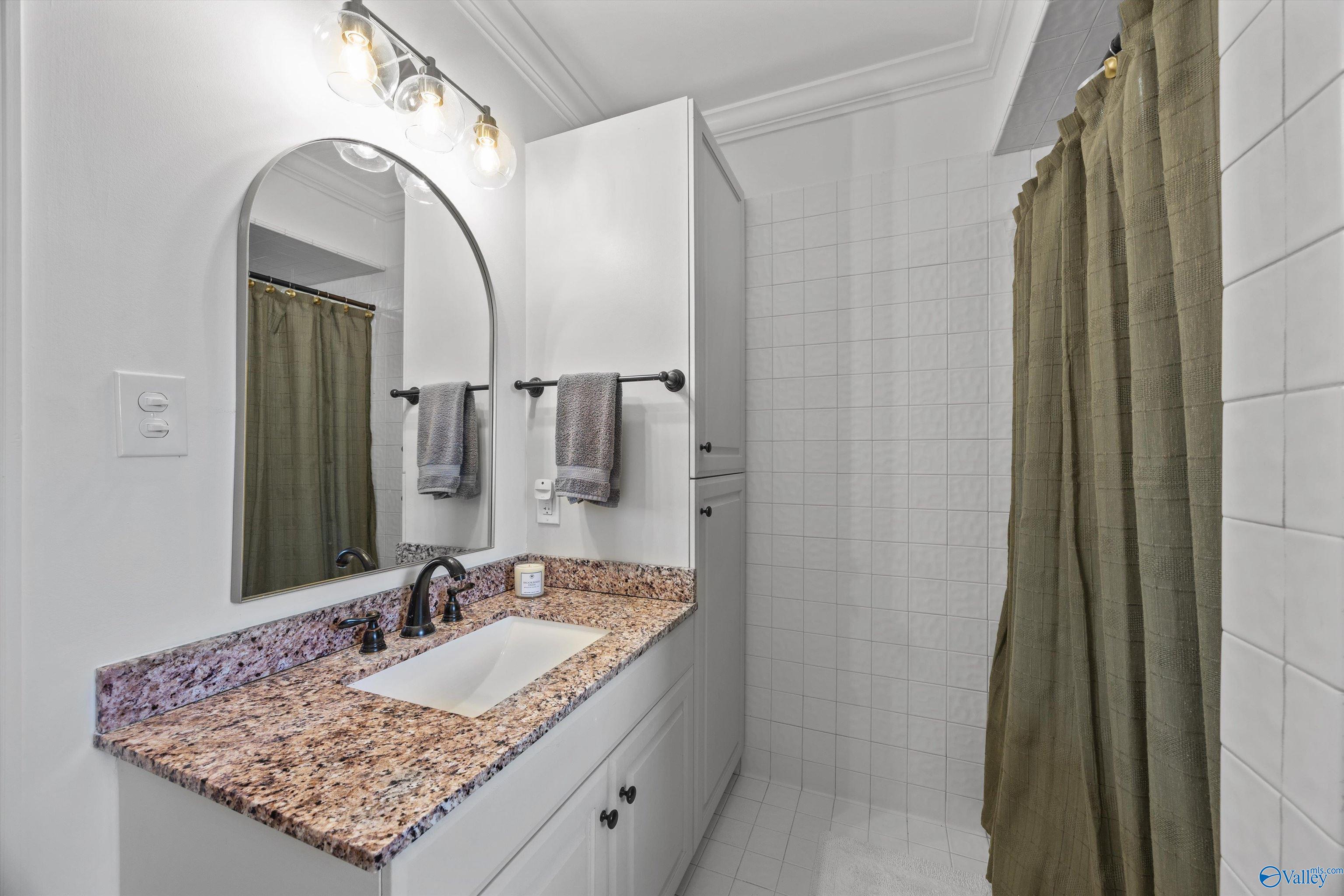 Huntsville, Alabama, 35802, United States, 5 Bedrooms Bedrooms, ,5 BathroomsBathrooms,Residential,Active,2037546