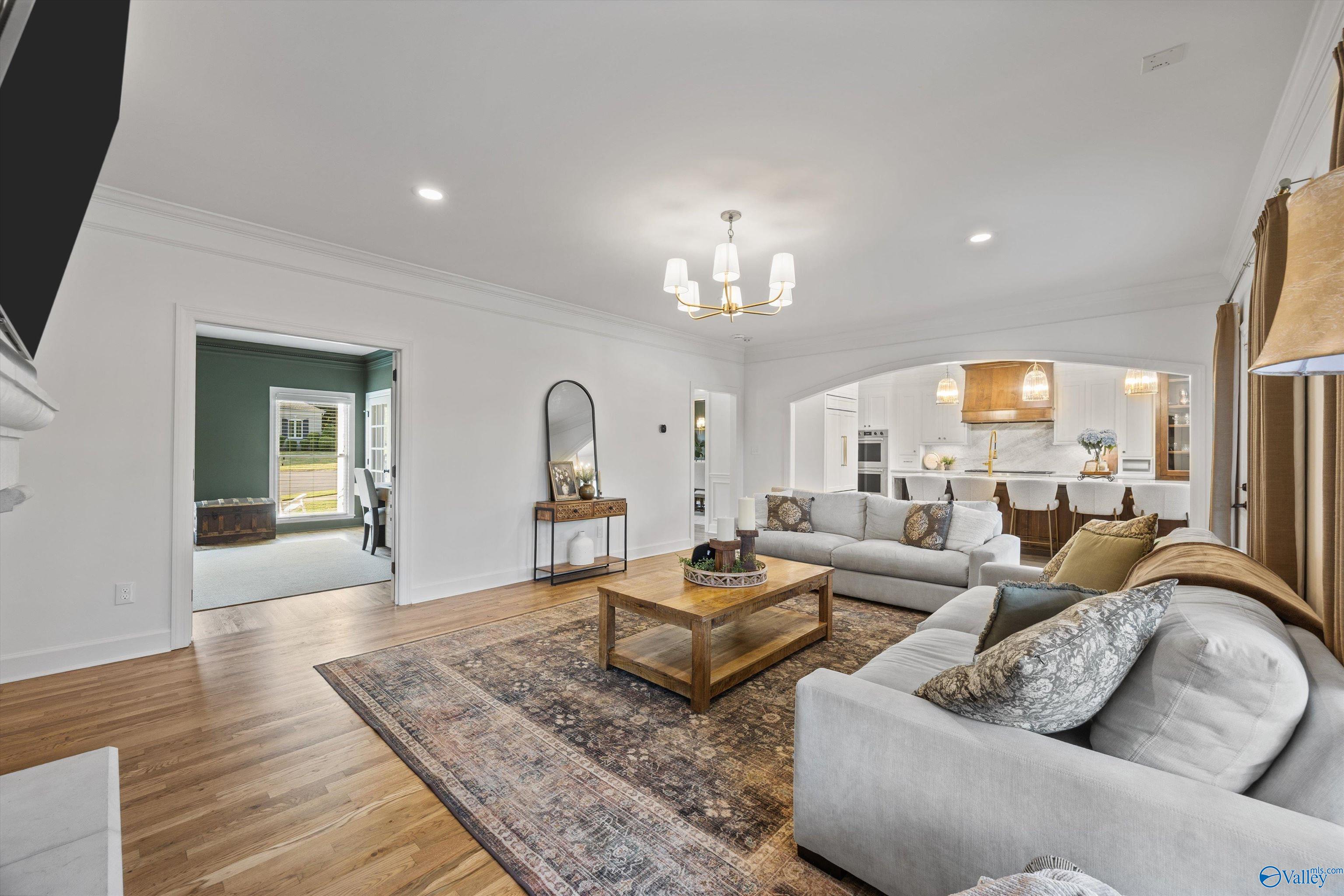 Huntsville, Alabama, 35802, United States, 5 Bedrooms Bedrooms, ,5 BathroomsBathrooms,Residential,Active,2037546