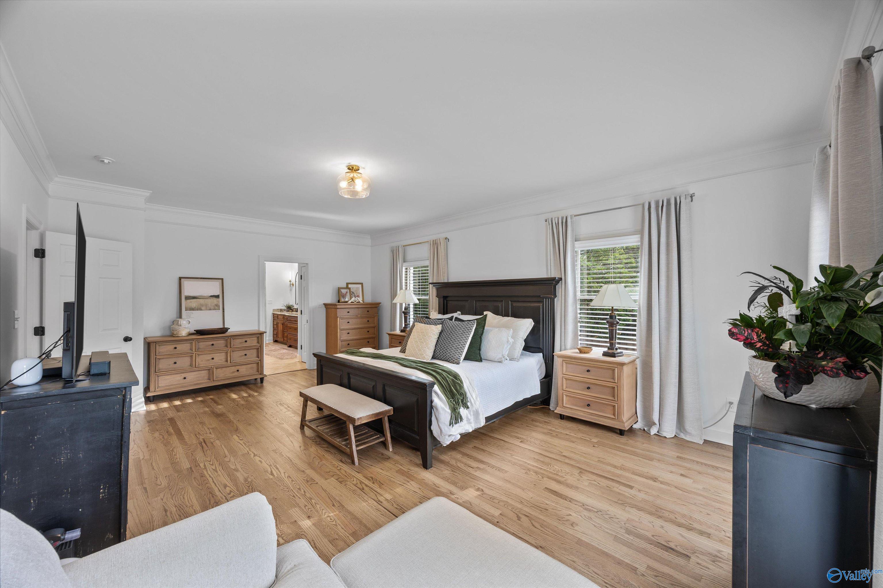 Huntsville, Alabama, 35802, United States, 5 Bedrooms Bedrooms, ,5 BathroomsBathrooms,Residential,Active,2037546