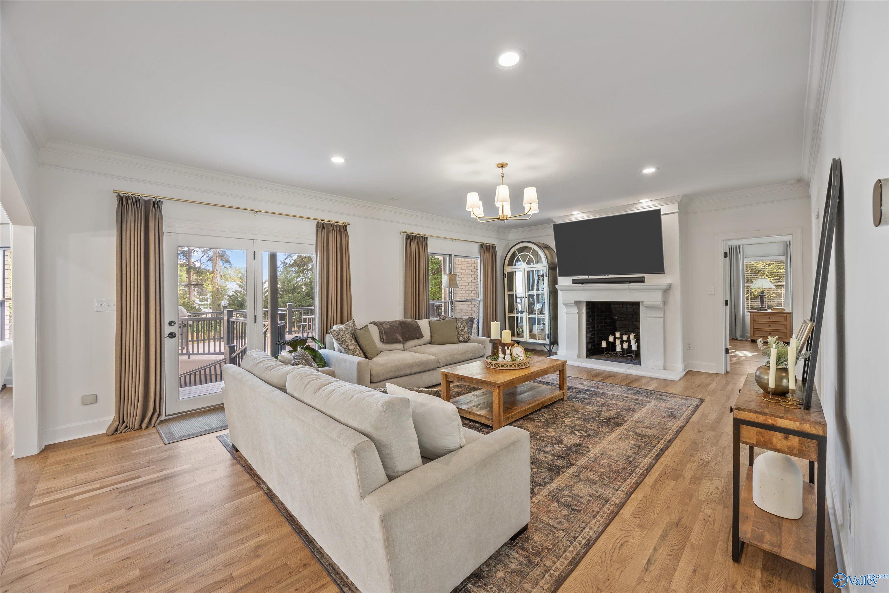 Huntsville, Alabama, 35802, United States, 5 Bedrooms Bedrooms, ,5 BathroomsBathrooms,Residential,Active,2037546