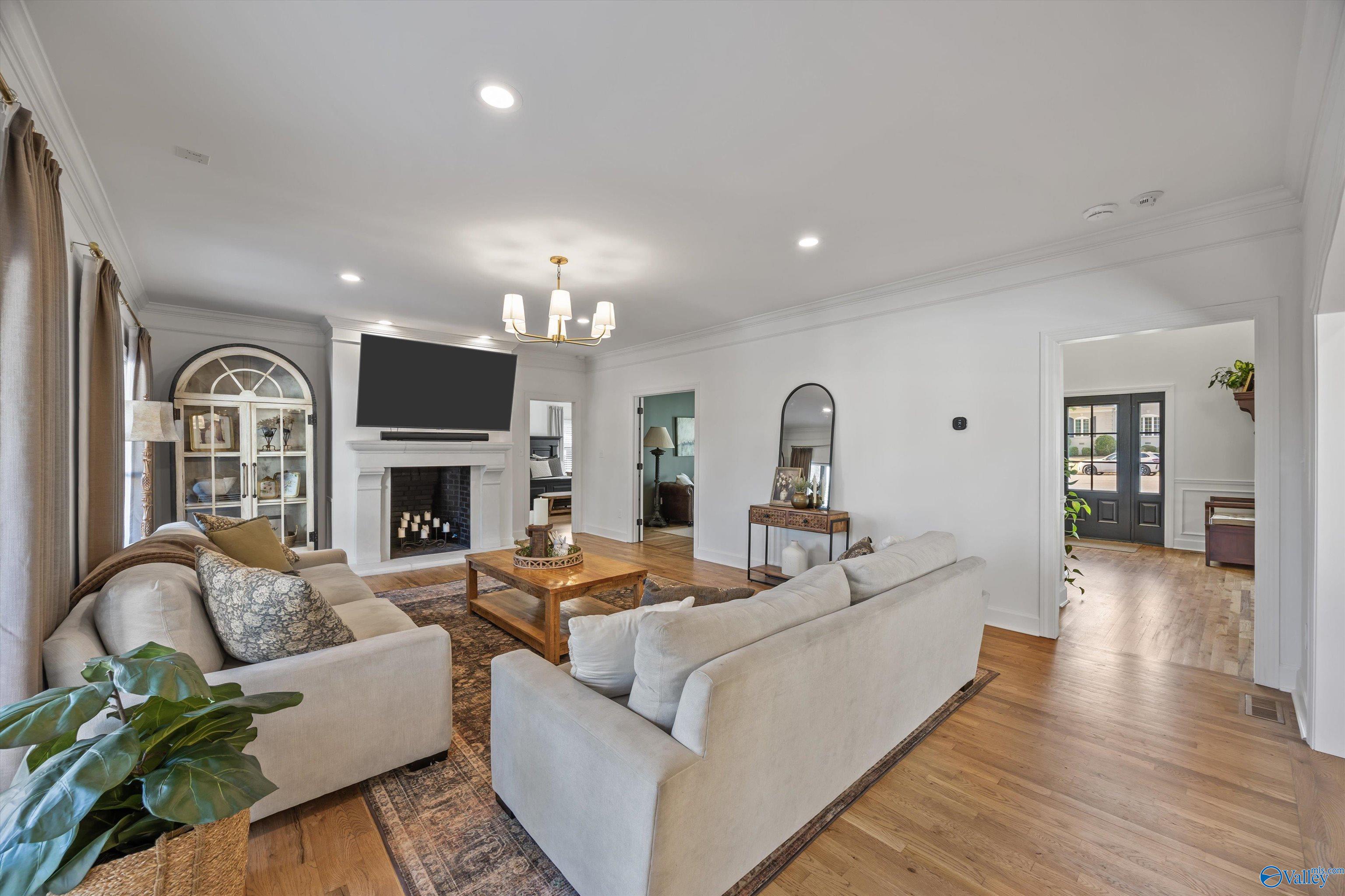 Huntsville, Alabama, 35802, United States, 5 Bedrooms Bedrooms, ,5 BathroomsBathrooms,Residential,Active,2037546
