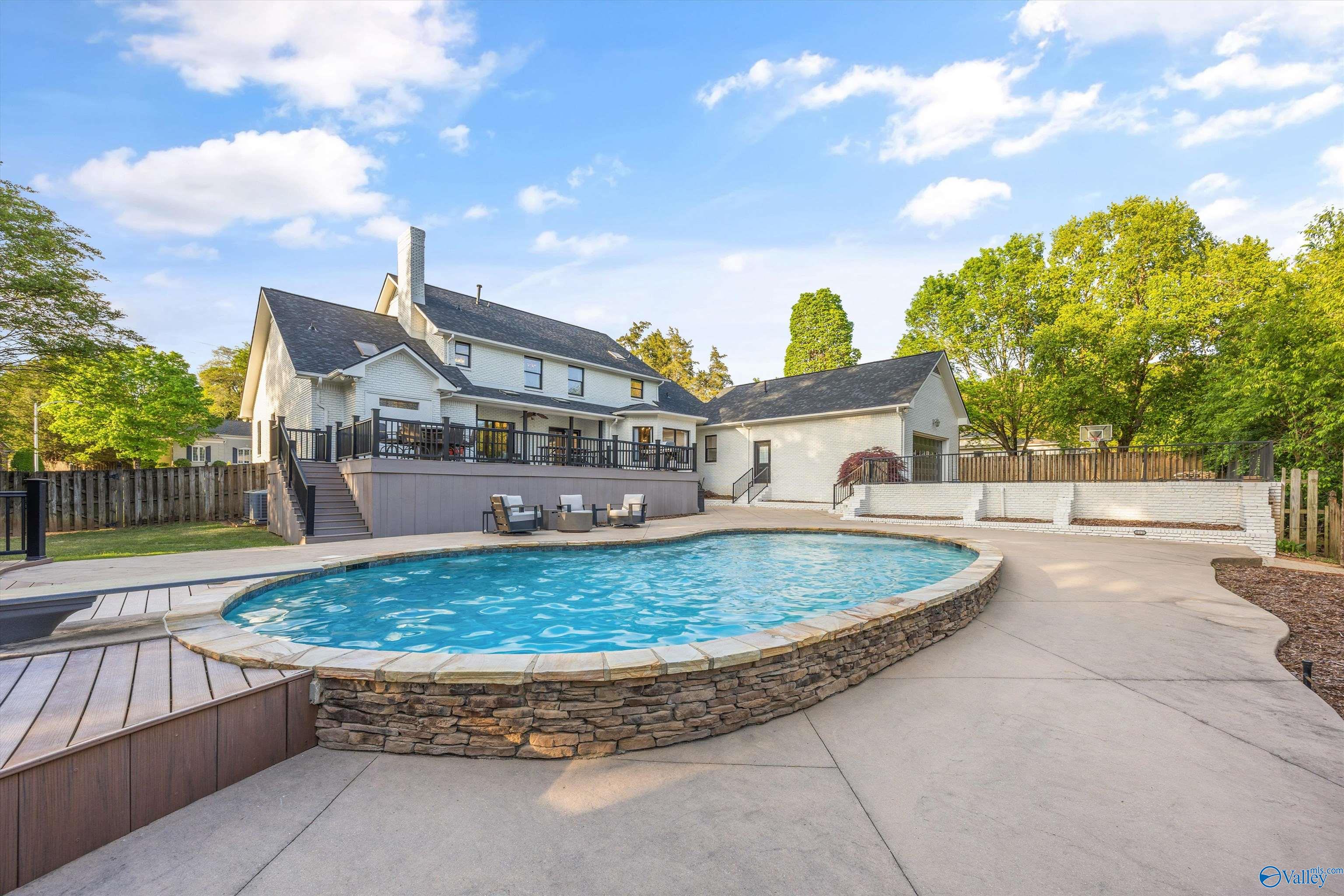 Huntsville, Alabama, 35802, United States, 5 Bedrooms Bedrooms, ,5 BathroomsBathrooms,Residential,Active,2037546
