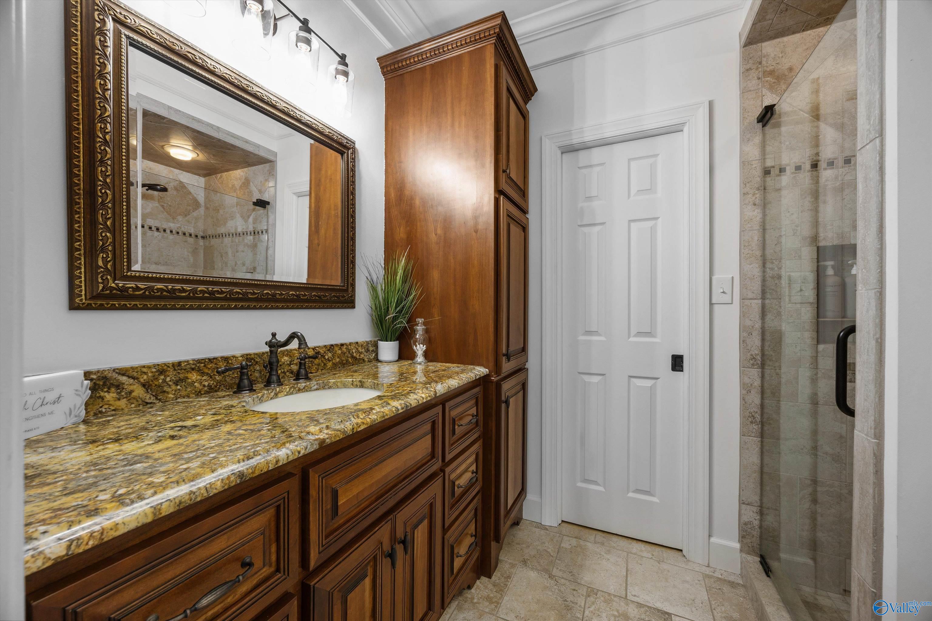 Huntsville, Alabama, 35802, United States, 5 Bedrooms Bedrooms, ,5 BathroomsBathrooms,Residential,Active,2037546