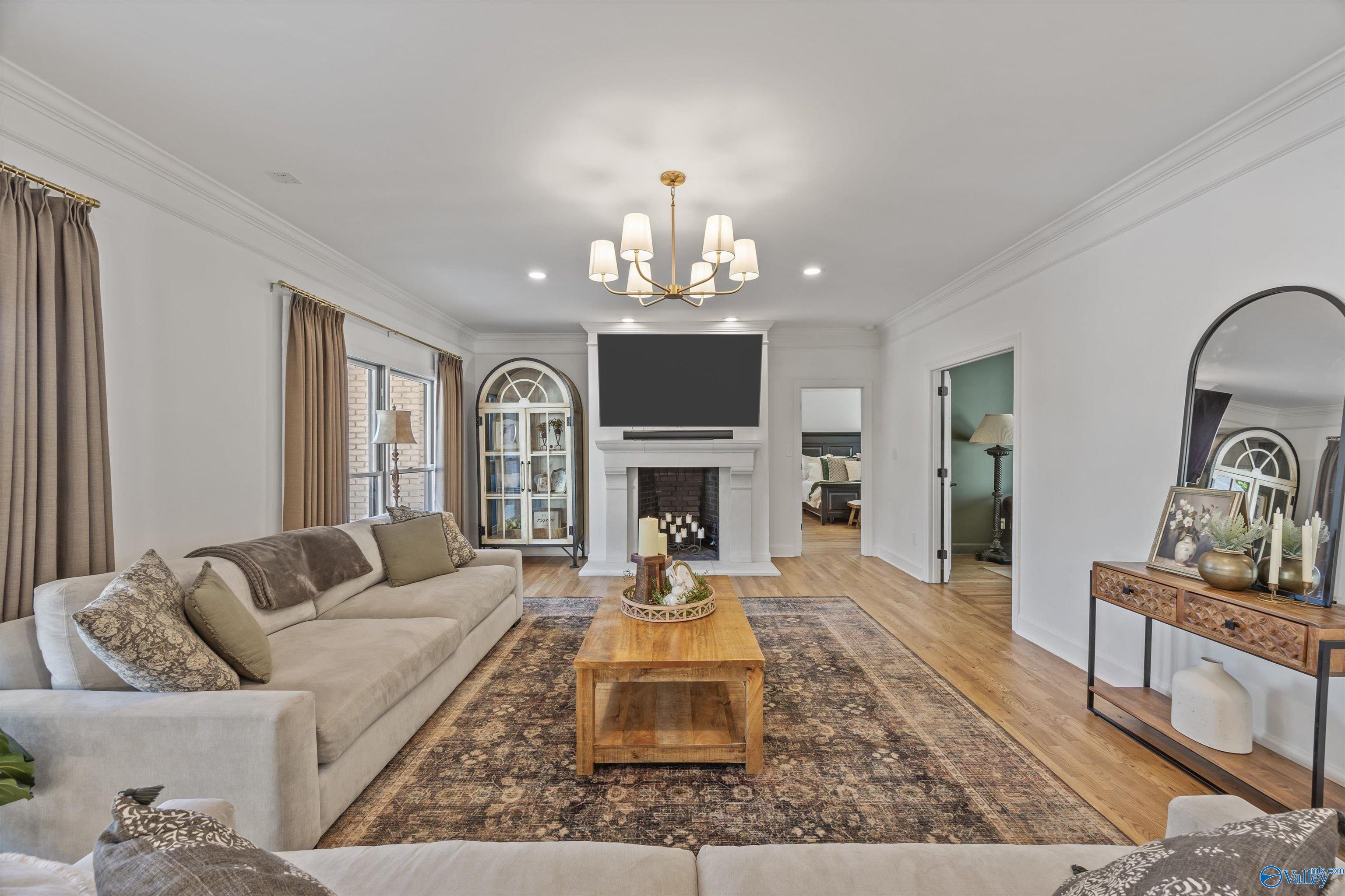 Huntsville, Alabama, 35802, United States, 5 Bedrooms Bedrooms, ,5 BathroomsBathrooms,Residential,Active,2037546