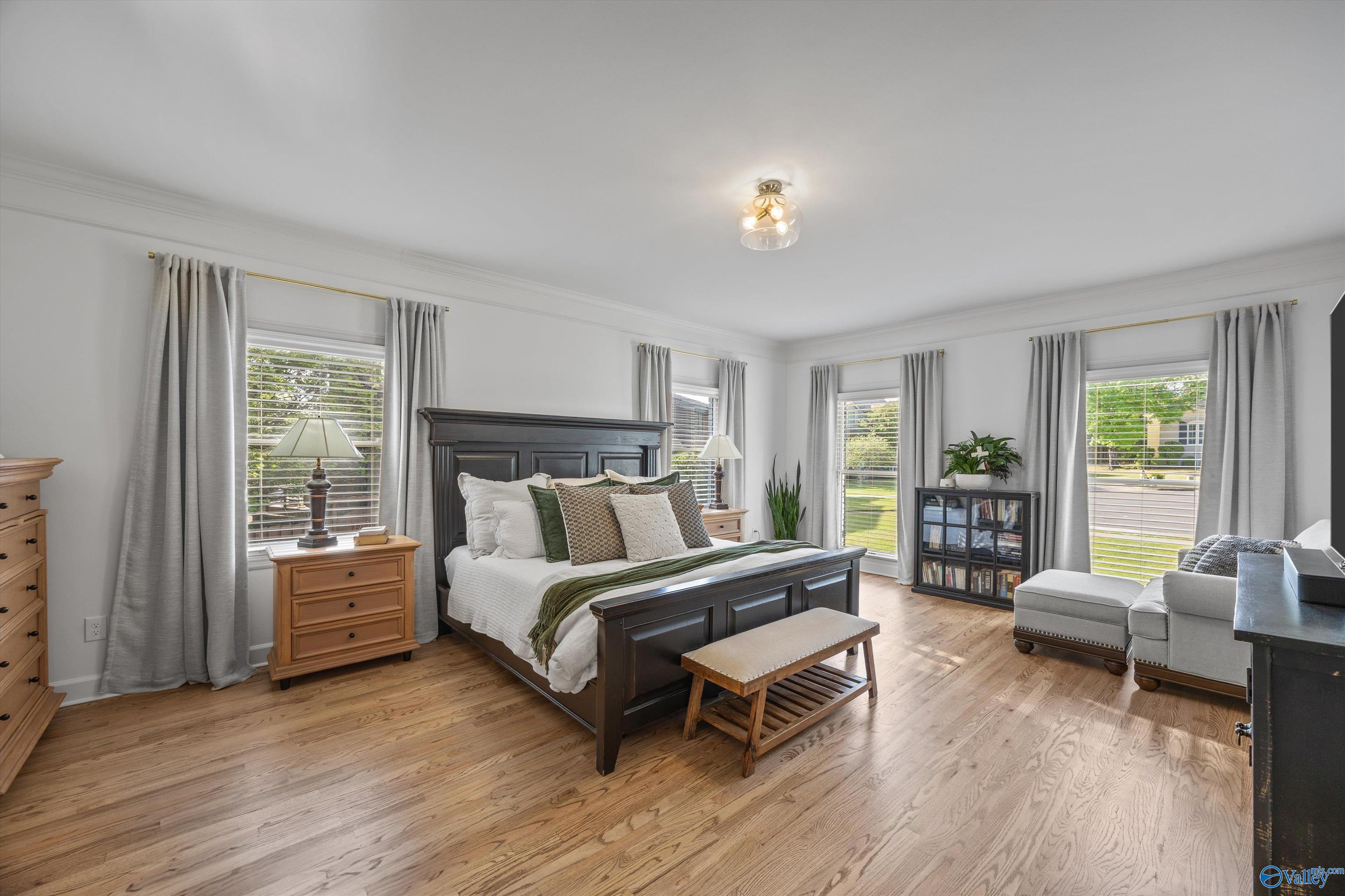 Huntsville, Alabama, 35802, United States, 5 Bedrooms Bedrooms, ,5 BathroomsBathrooms,Residential,Active,2037546