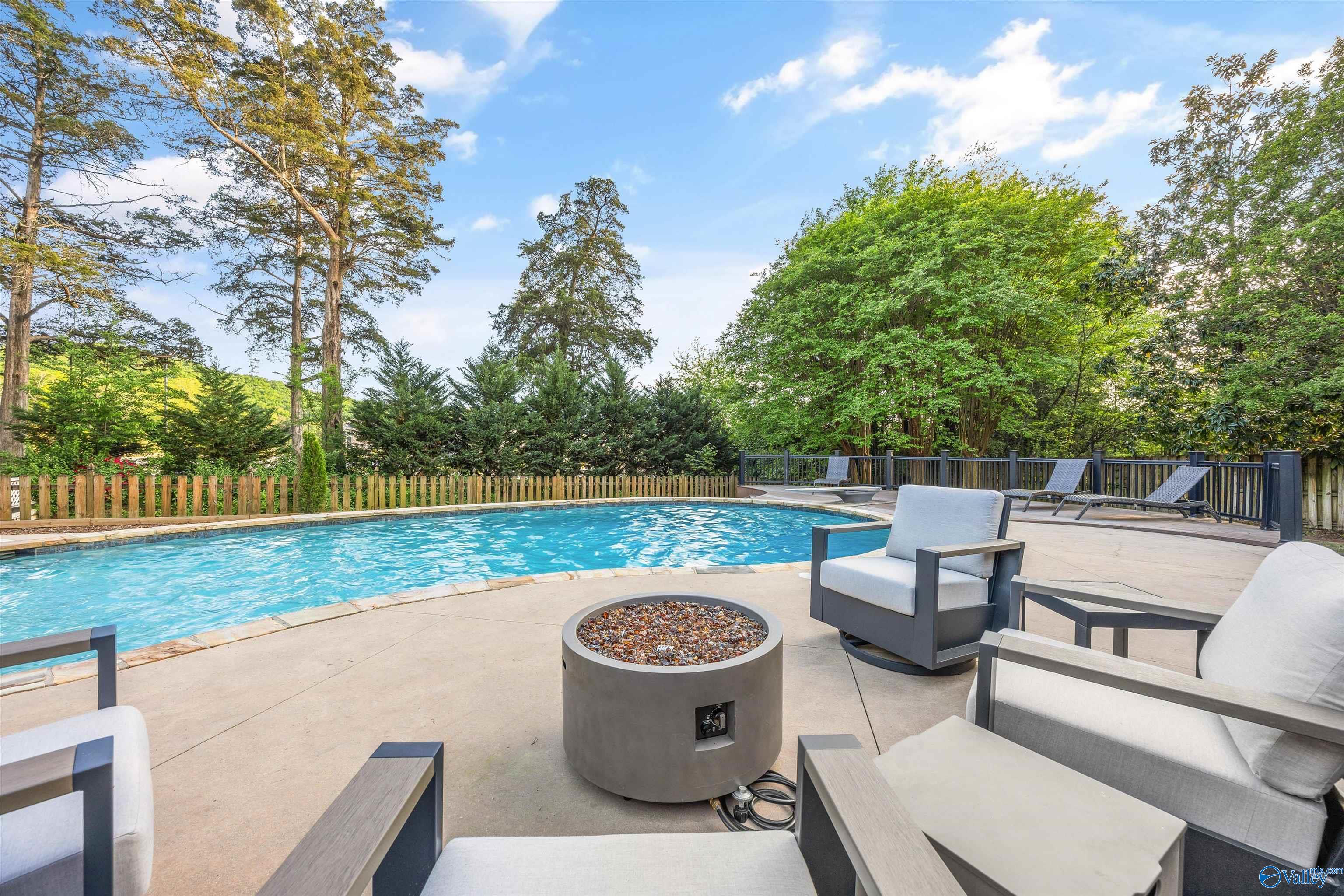 Huntsville, Alabama, 35802, United States, 5 Bedrooms Bedrooms, ,5 BathroomsBathrooms,Residential,Active,2037546