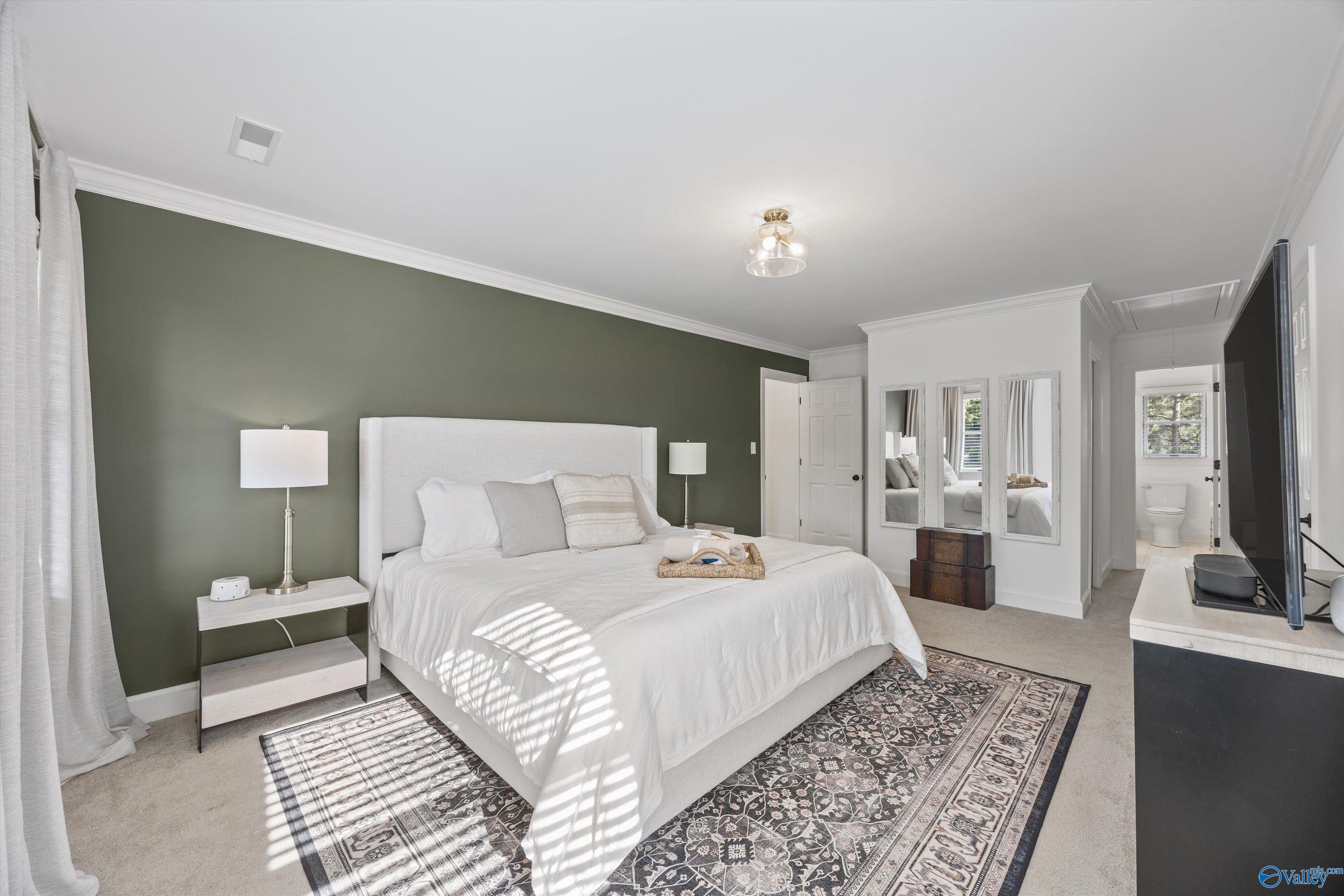 Huntsville, Alabama, 35802, United States, 5 Bedrooms Bedrooms, ,5 BathroomsBathrooms,Residential,Active,2037546