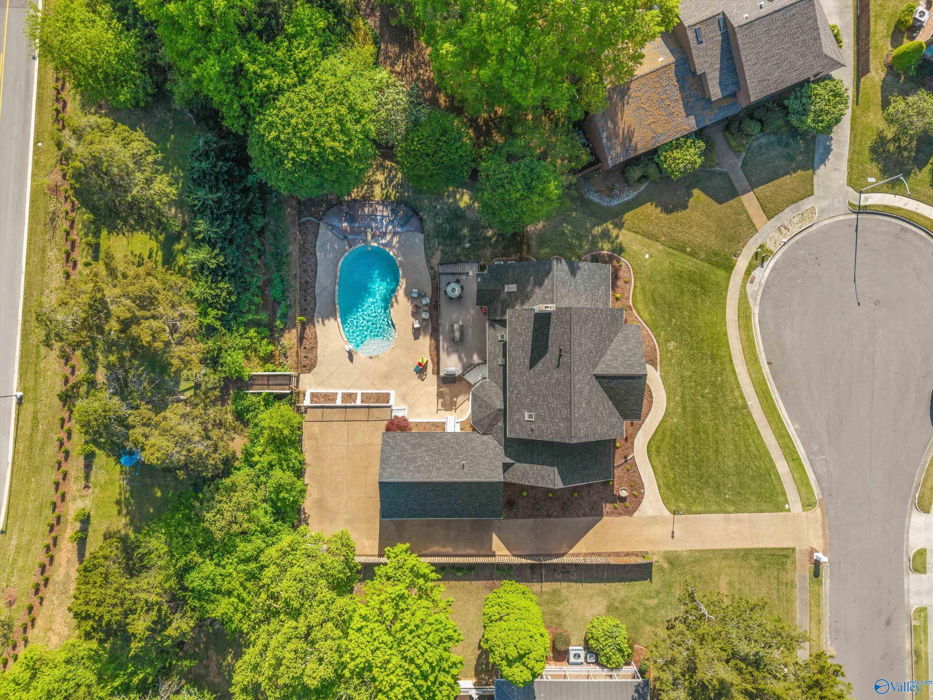 Huntsville, Alabama, 35802, United States, 5 Bedrooms Bedrooms, ,5 BathroomsBathrooms,Residential,Active,2037546