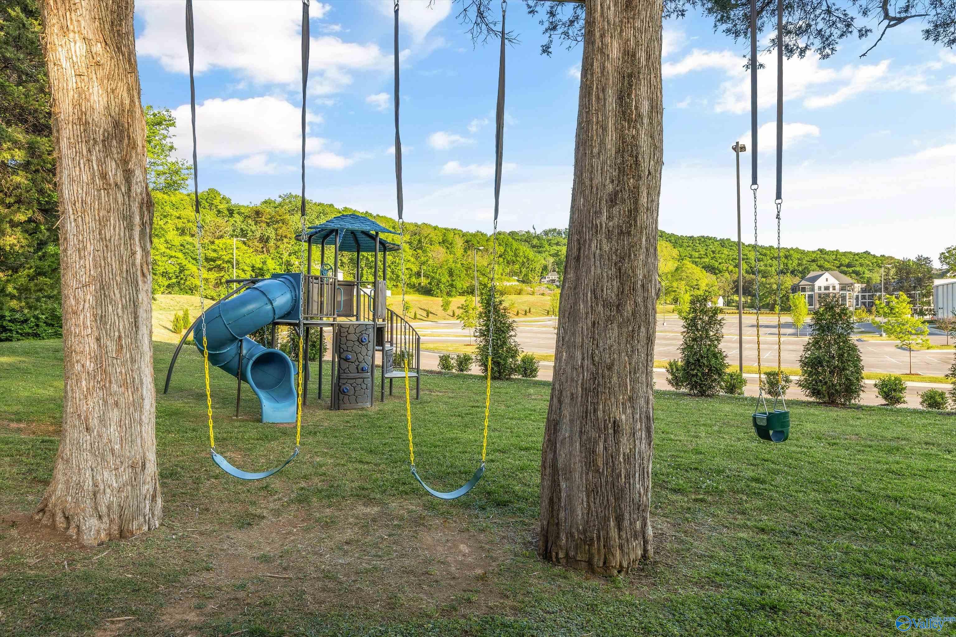 Huntsville, Alabama, 35802, United States, 5 Bedrooms Bedrooms, ,5 BathroomsBathrooms,Residential,Active,2037546