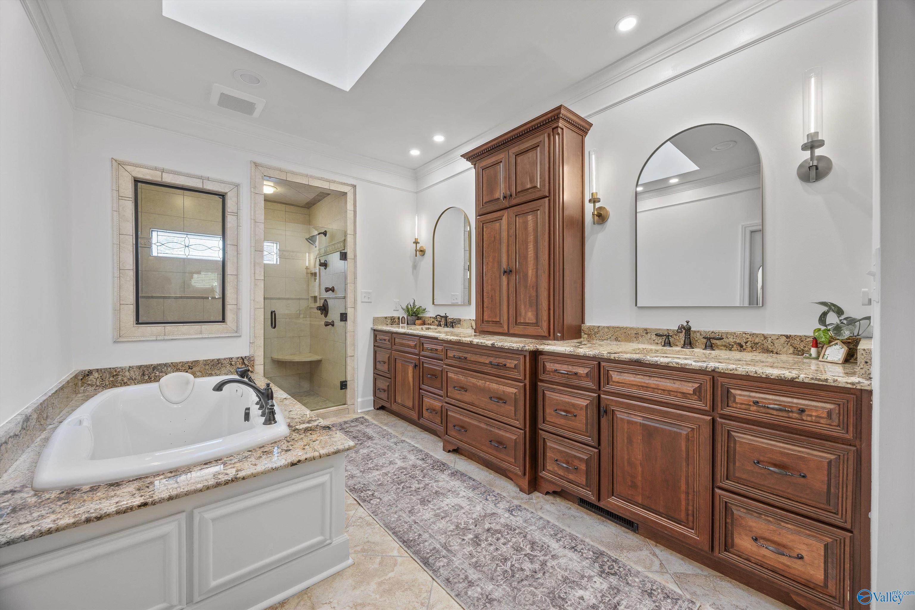 Huntsville, Alabama, 35802, United States, 5 Bedrooms Bedrooms, ,5 BathroomsBathrooms,Residential,Active,2037546